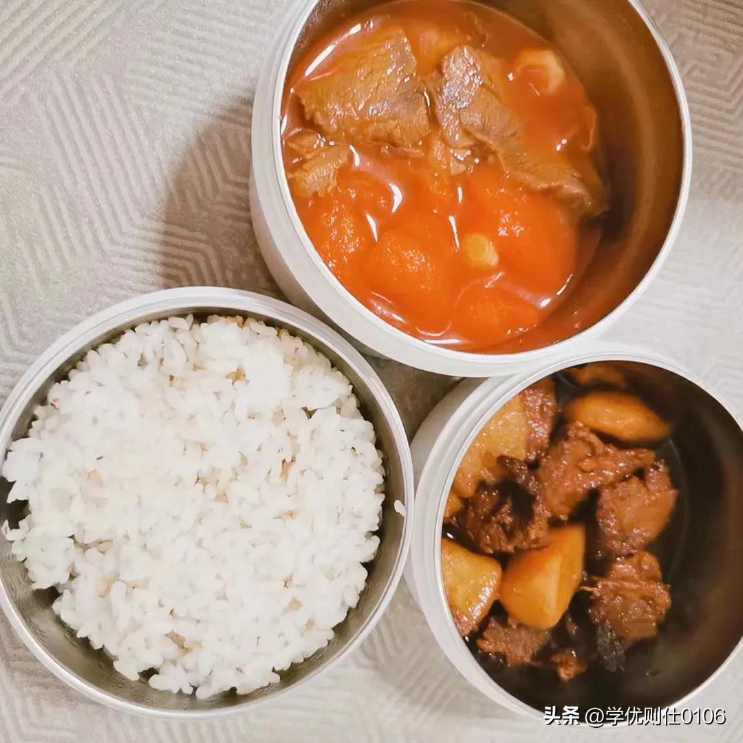 母爱伟大每天为家人提供可口饭菜,母爱是最伟大的给子女无私的爱