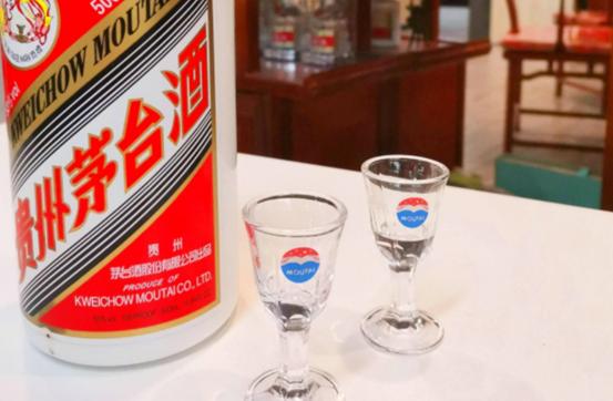 茅台酒为什么多送杯子,茅台酒为什么送两个小酒杯