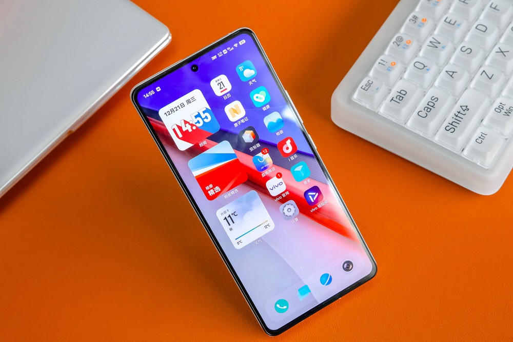 iqoo11骁龙8+2是超频版吗,iqoo11骁龙是不是满血版