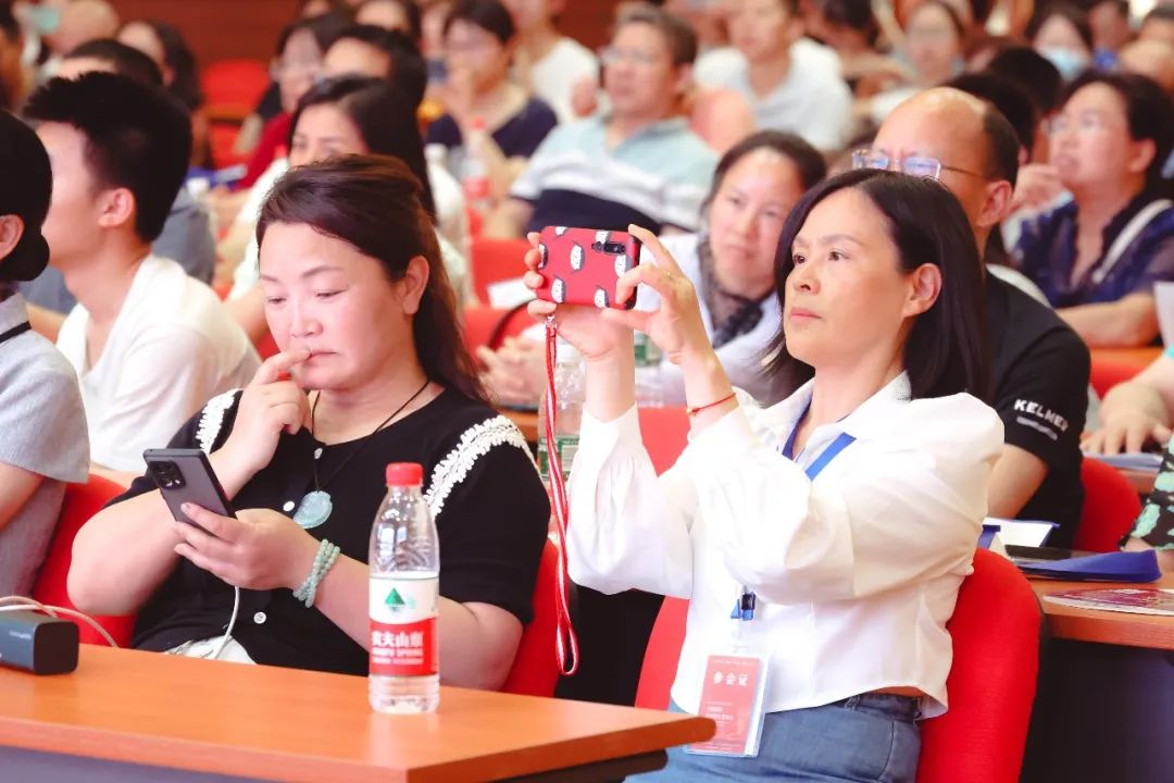 高考志愿怎么填？一万多四川家长的疑问在这场咨询会得到了解答