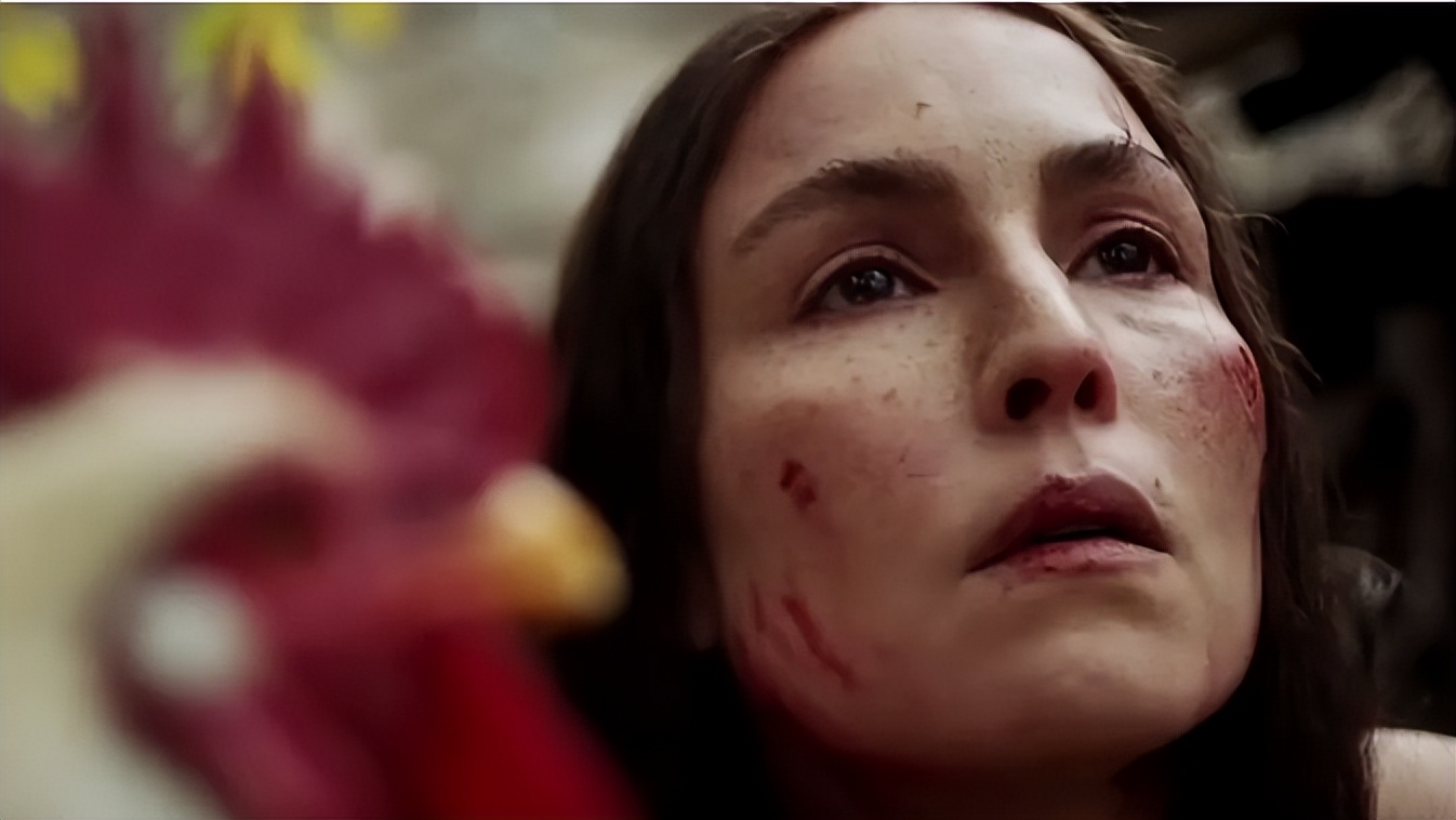 白发老妇在血色中“一夜回春”?通过杀戮释放欲望,只能说太奇葩