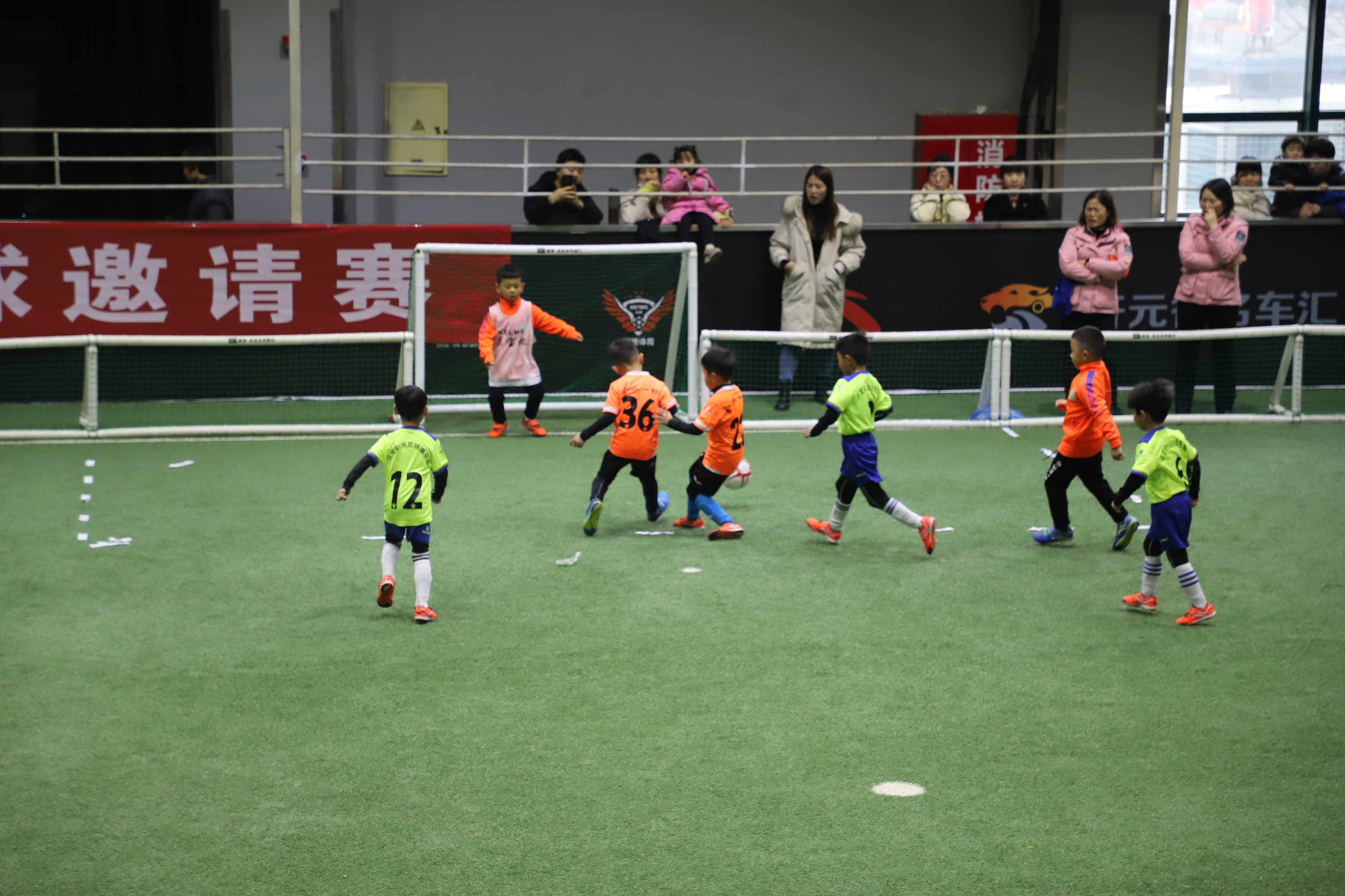 幼儿园铺设足球场,幼儿园人工足球场铺设流程