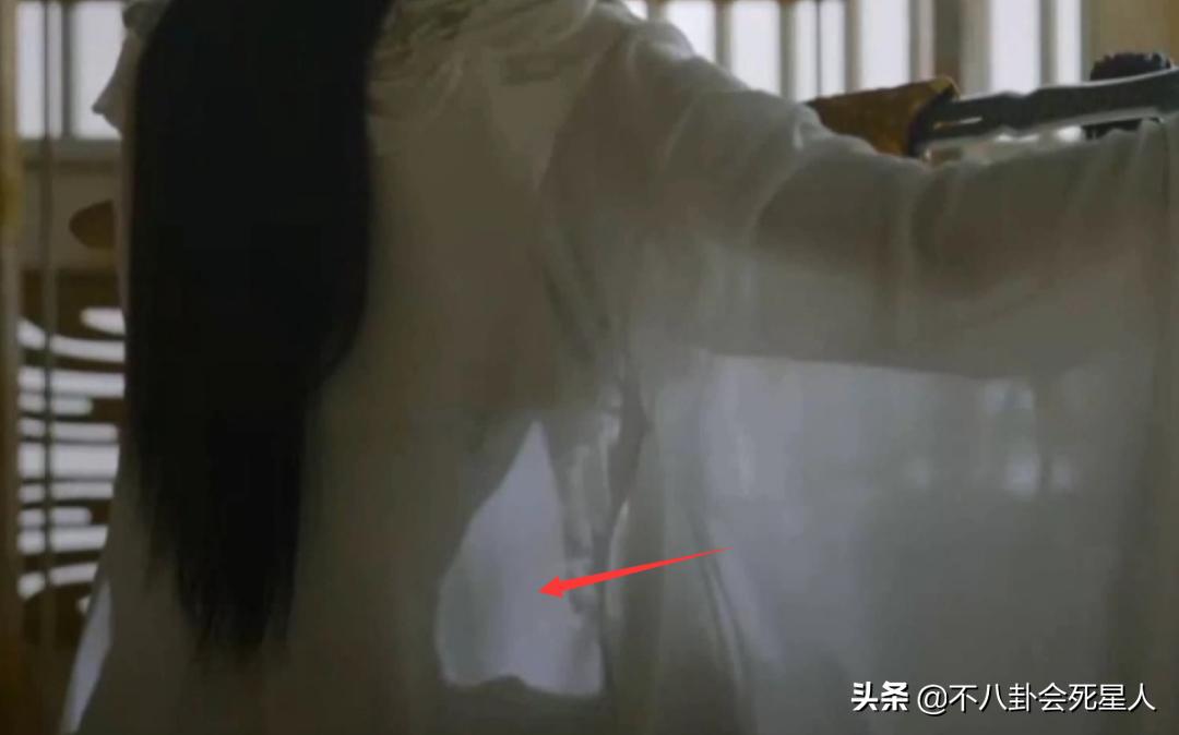 长腿、细腰、翘臀，女星拼命想要的身材，咋就长在了这些男星身上