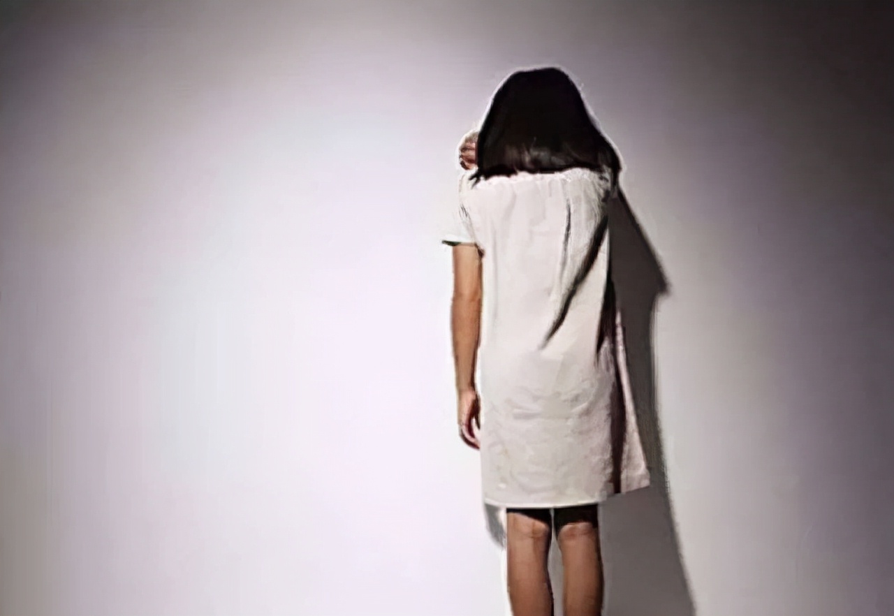 在公共场所当众猥亵儿童量刑,如何理解公共场所当众强制猥亵罪