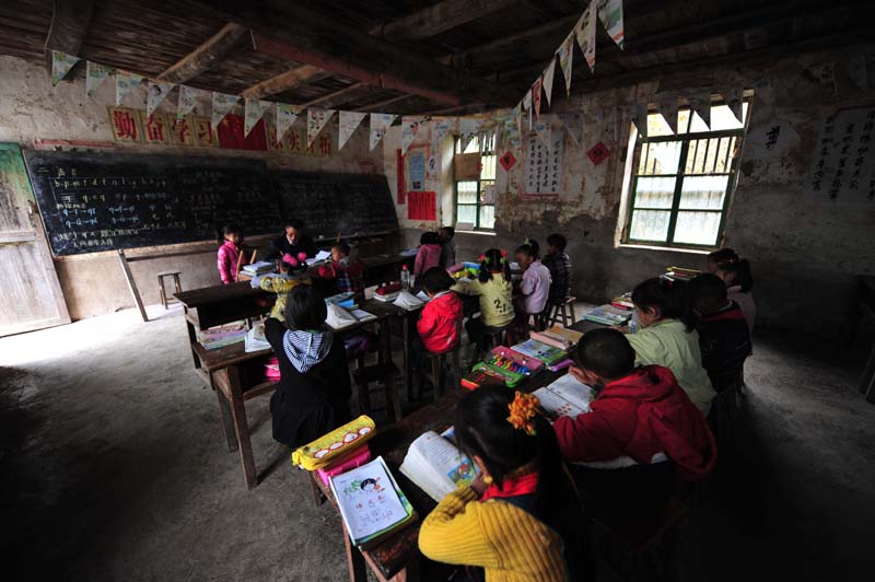 11年前，那个“拄着双拐”给山区孩子上课的谭定才，后来怎么样了