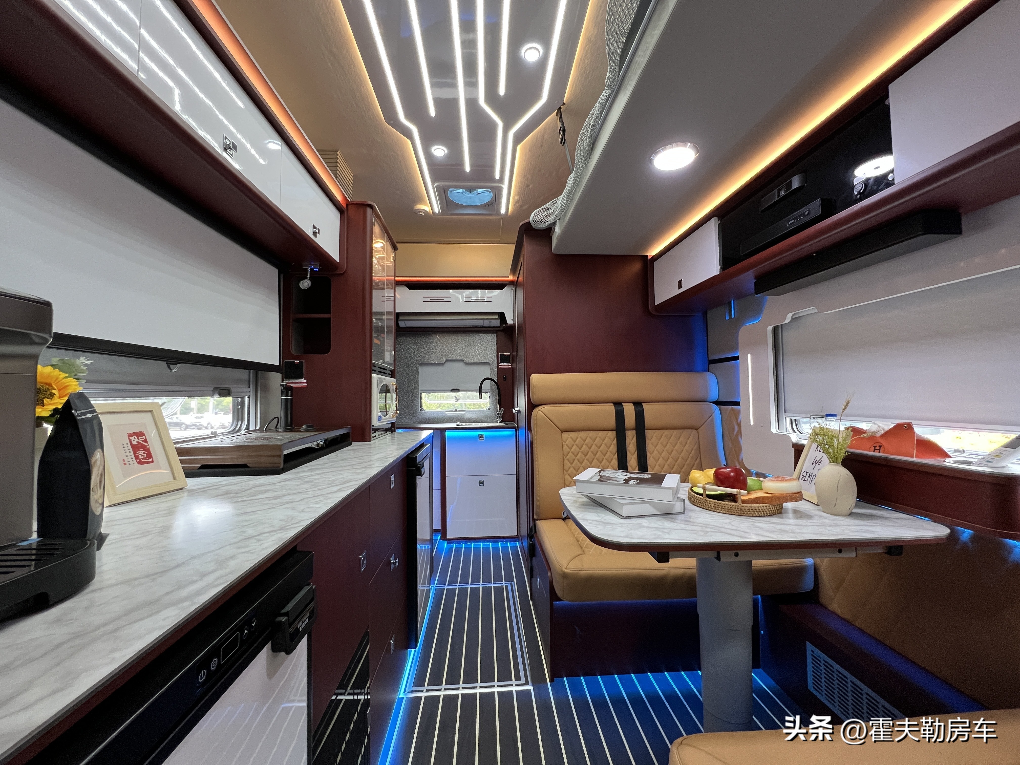 霍夫勒房车勇者天穹多少钱,试驾国内首款硬升降顶房车
