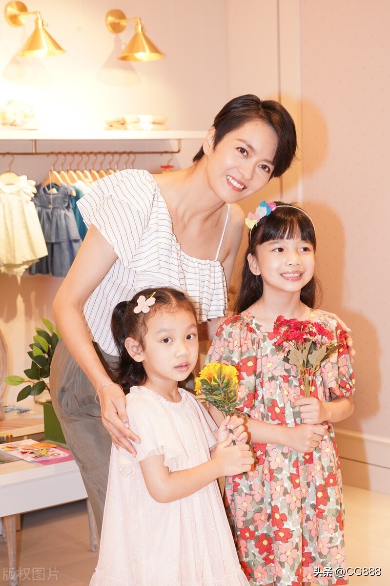 梁咏琪出席西班牙童装品牌活动