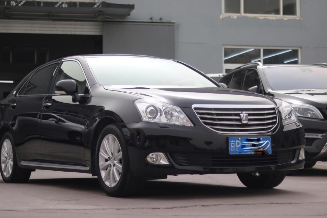 皇冠3.0经典老车翻新复活视频,13代皇冠全车翻新泉州地区