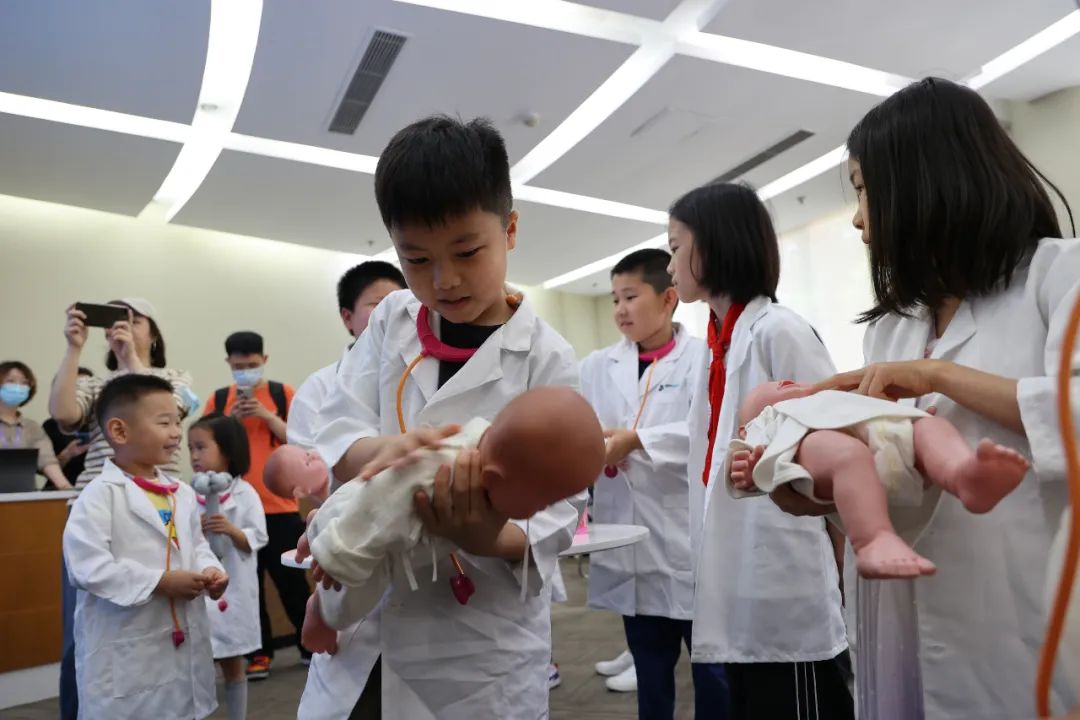 缤纷嘉年华六一喜乐会,缤纷六一快乐成长主题活动