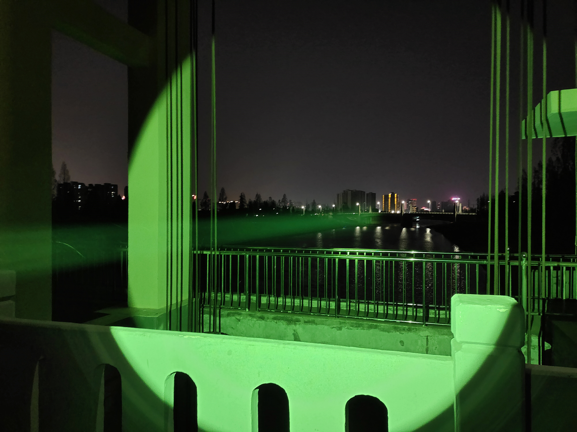 双光源任切换，千米光柱一线天！CYANSKYH5GT远射手电体验