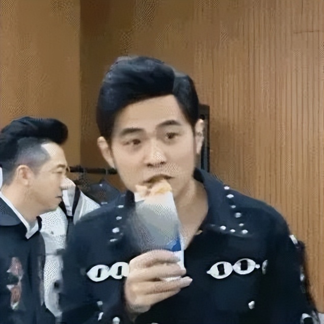 吴京和华为,吴京用苹果手机拍照事件评论