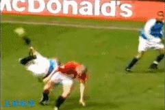 足球场上的尴尬瞬间视频,足球场上的尴尬瞬间笑到肚子疼