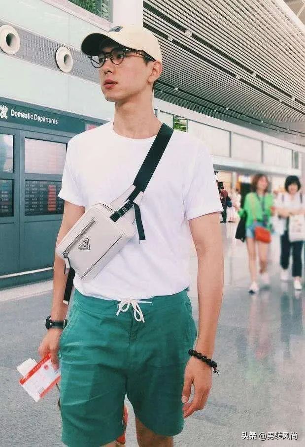 大容量包包高级感简单大方搭配,夏季型男必备的6款包包搭配指南