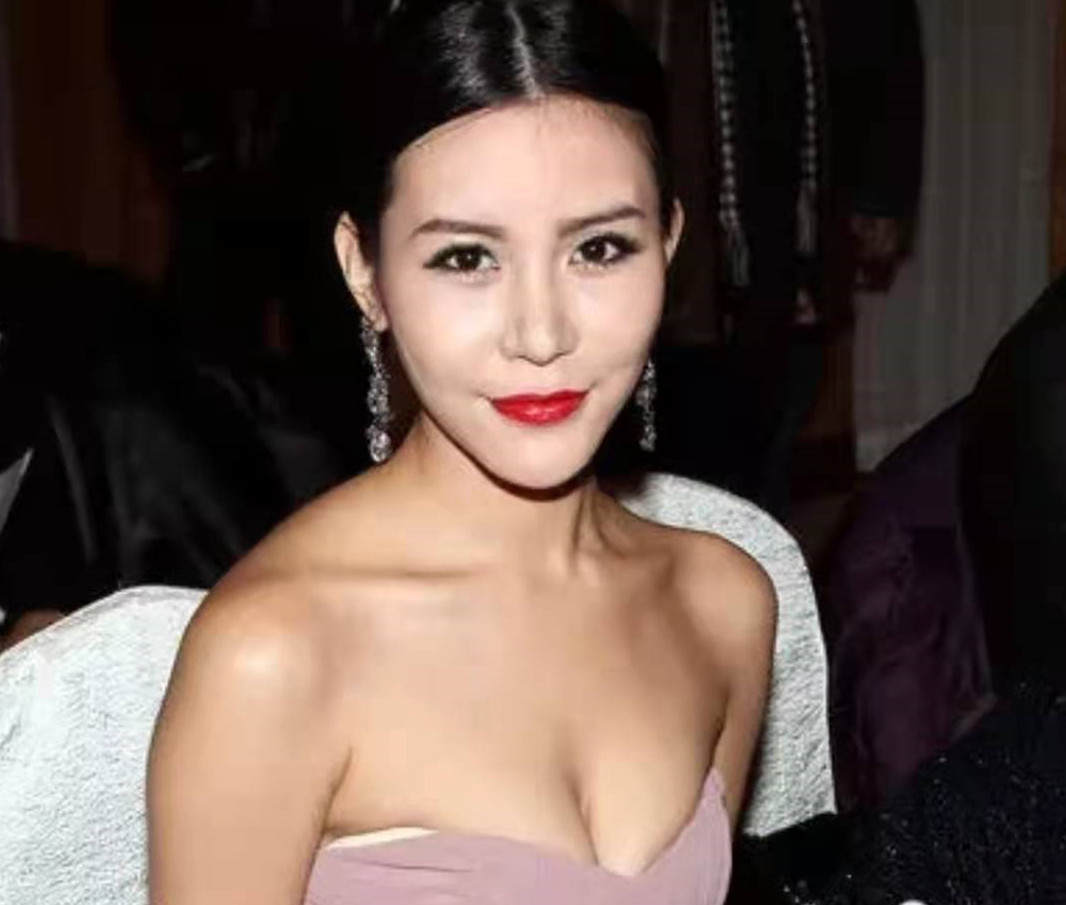 那个宁愿坐在宝马里哭的人,那个宁愿坐在宝马里哭的女孩