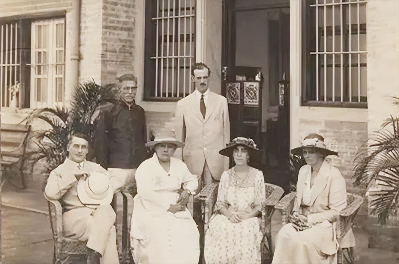 嫁给首富一直无子,麦秀英劝说表妹当妾,表妹连生10子成平妻