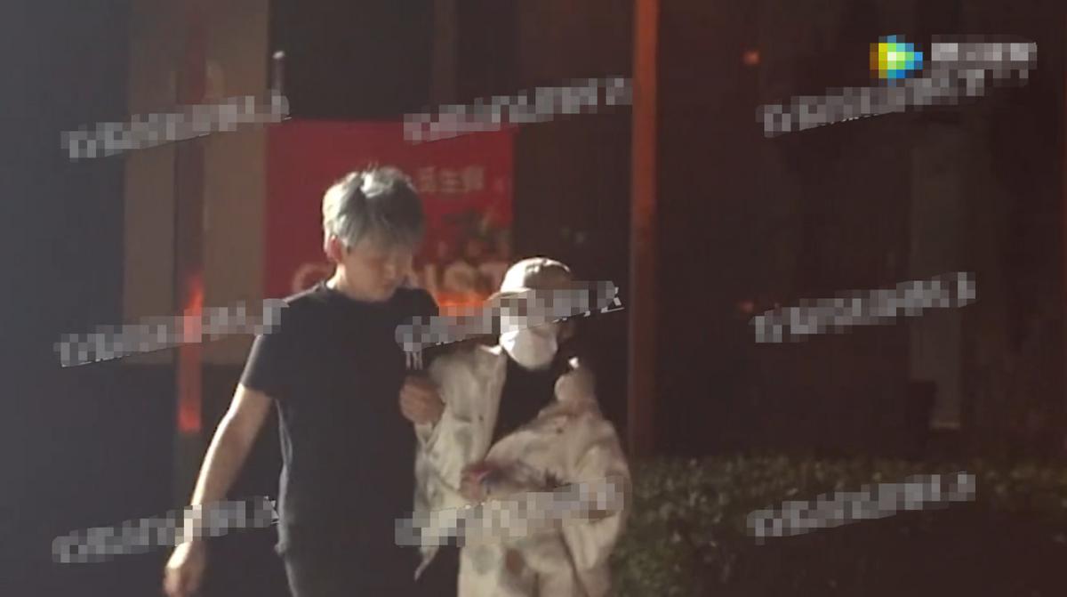 是的，我们有一个孩子，我们各有一个“伴”