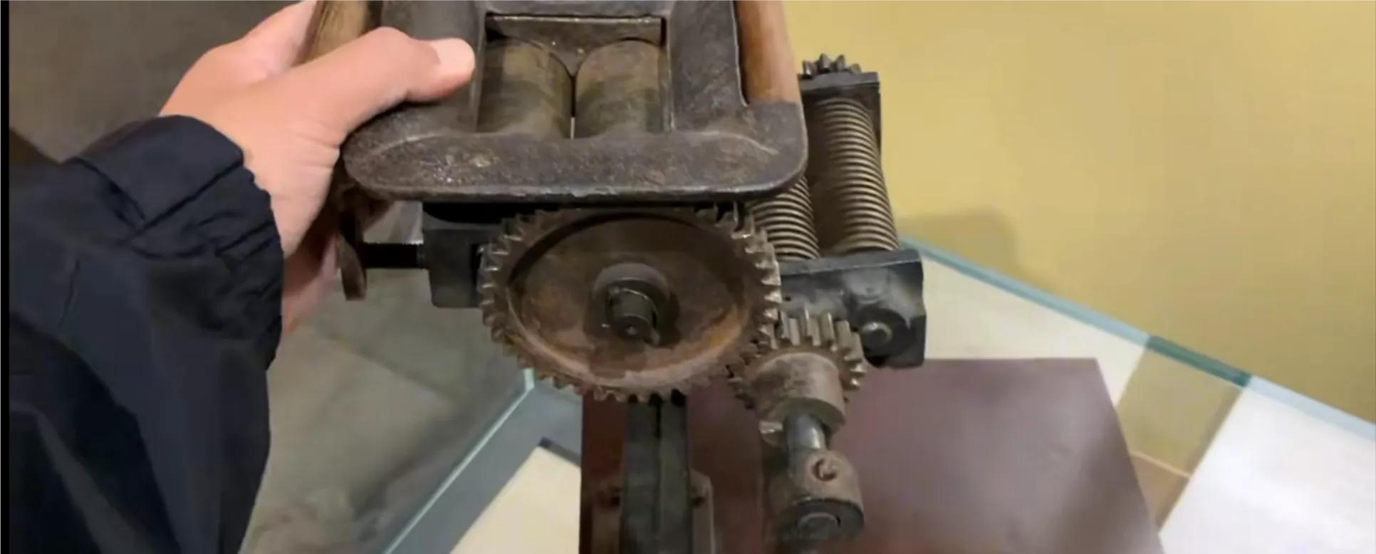 日本全自动压面条机大型,80年代老物件压面条机