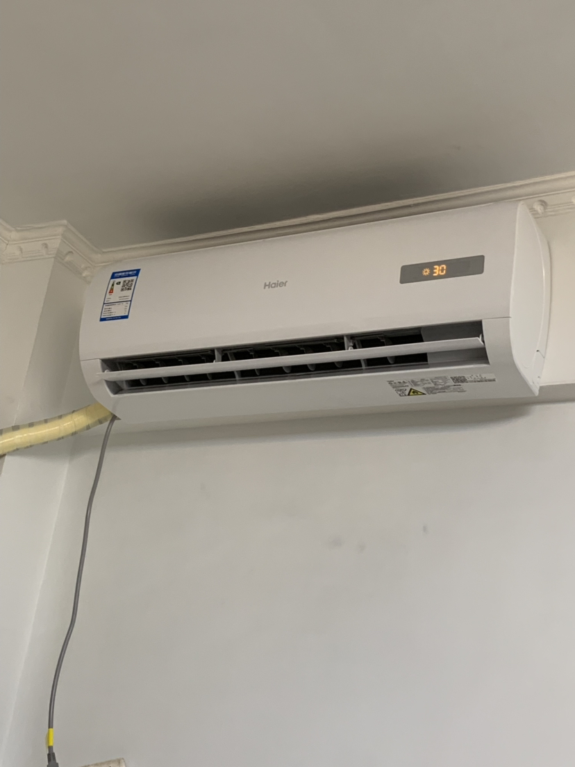 家里开空调有刺鼻的味道怎么回事,家里开空调突然有油漆的味道