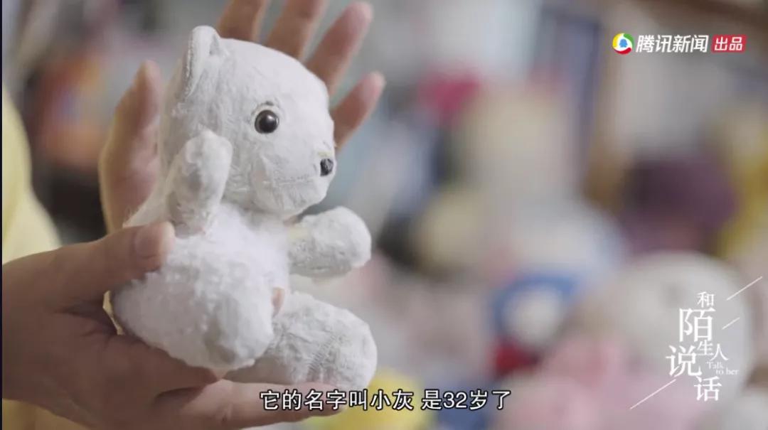 74岁上海“娃娃大夫”走红,花10年治好上千只娃娃:太治愈了