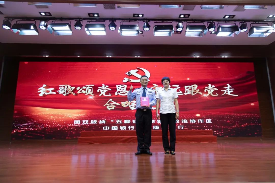 以深情的歌声向党的生日献礼,嘹亮的歌声向党献礼