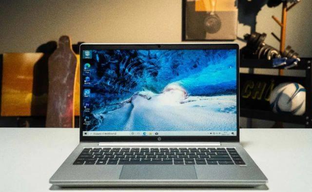 正面硬扛350斤杠铃足球飞射花式滑板，结局看傻了