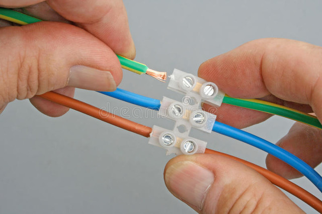 为什么说电工是万能的,水电工是万能工什么活都得干