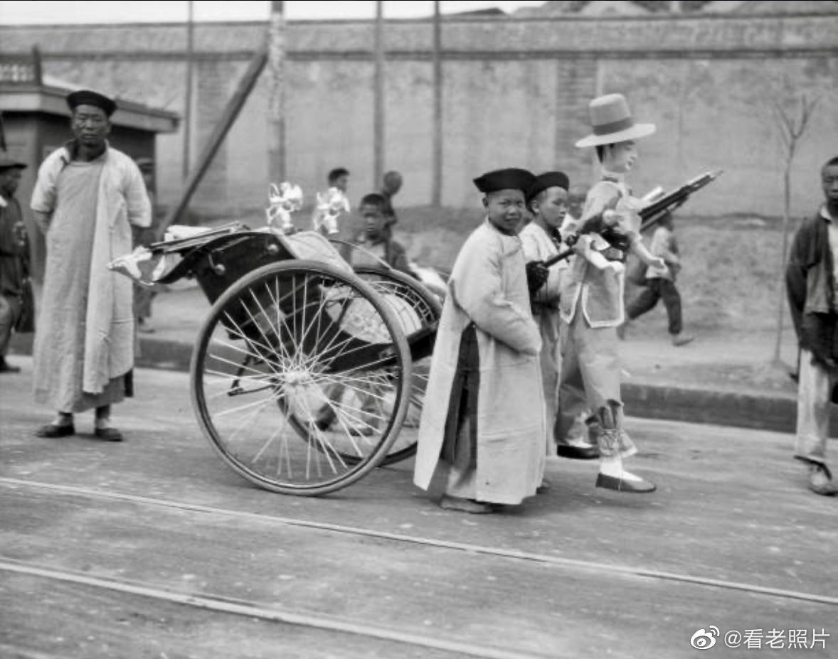 日军侵华兽行,日军当着国军的面杀俘虏