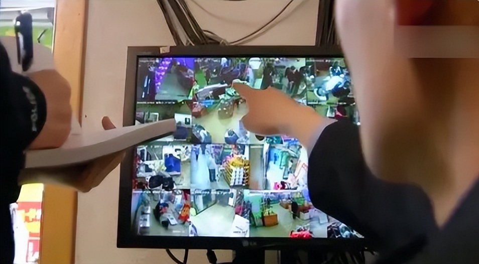 女友发朋友圈少配一张图男子报警,因女友发朋友圈三张图报警