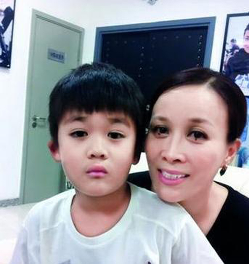 那英儿子高兴：被父亲抛弃留下阴影，母亲再婚后继父治愈他的半生