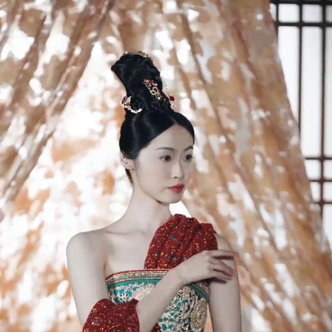 女帝身中*欢合**散剧毒，看向了旁边的小太监……#好剧推荐精...