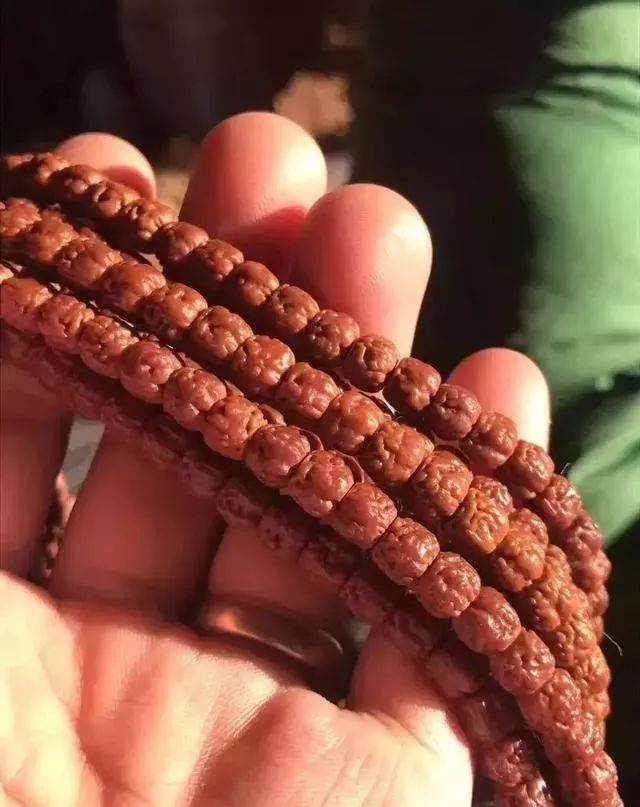 酸枣核手串108怎么盘红,琥珀木手串多长时间能盘红