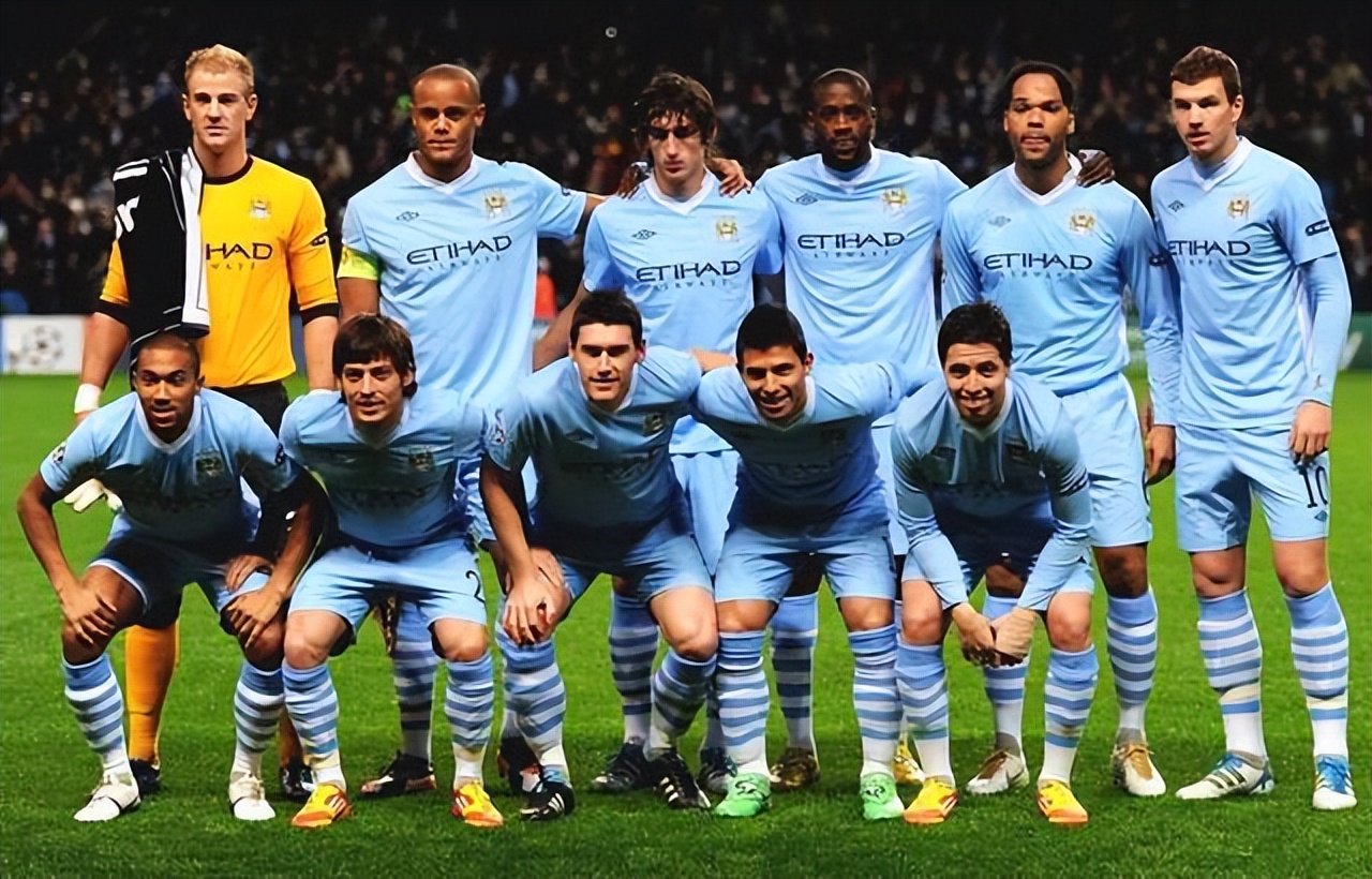 熊二踢足球图,熊二足球训练视频