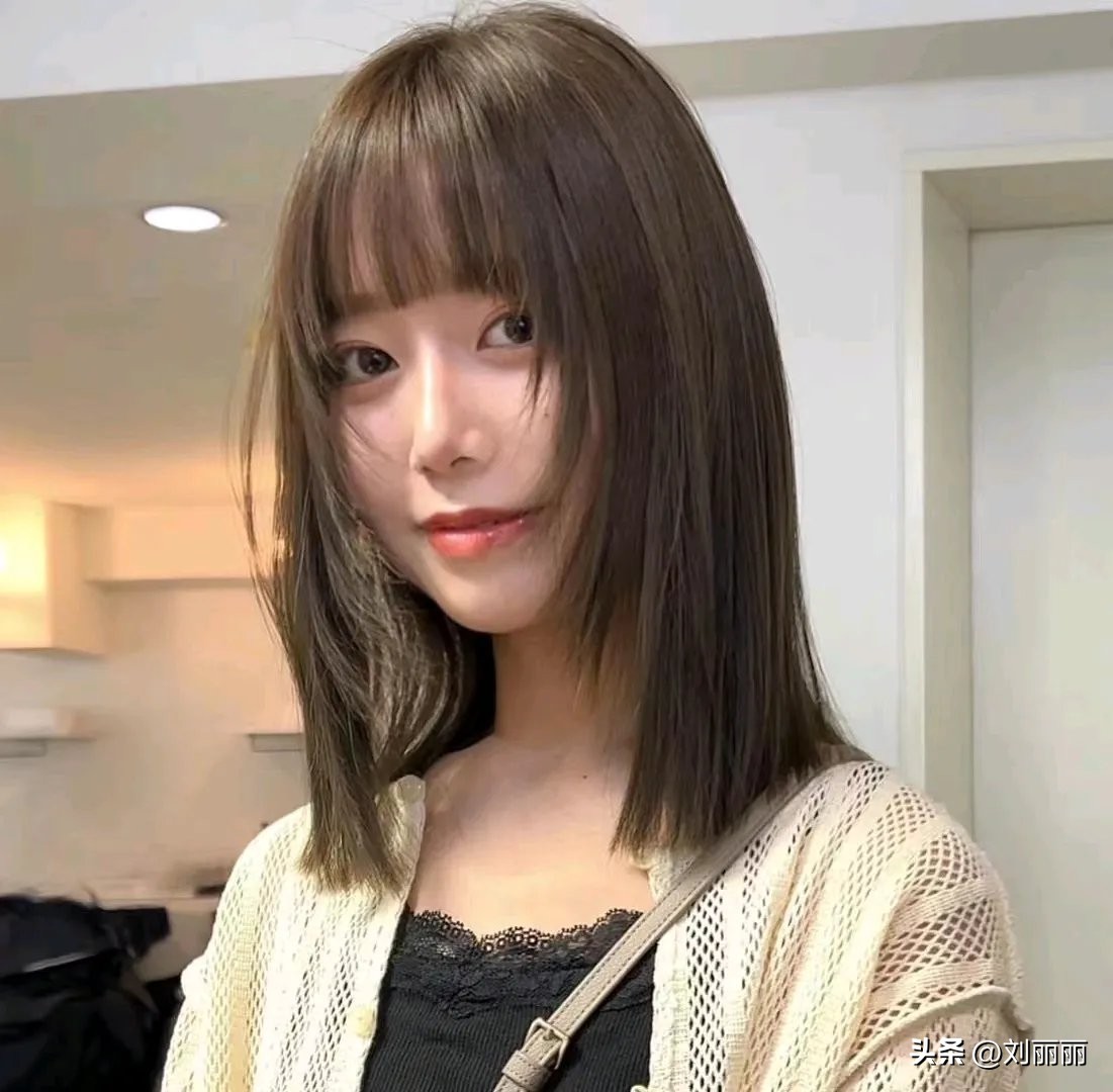 狼尾鲻鱼头锁骨发纹理烫女生,适合鹅蛋脸型的纹理烫短发