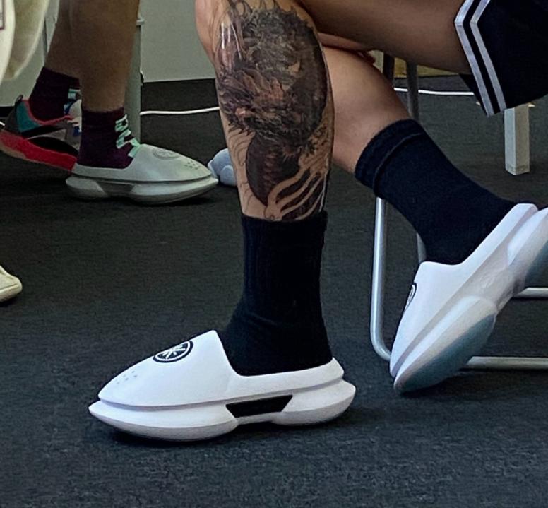 李宁新品！闪击9多配色曝光，新拖鞋太帅了，驭帅16低帮也来了