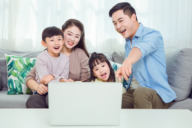 浅谈父母与子女之间的关系,孩子和父母之间总隔着沟通的鸿沟