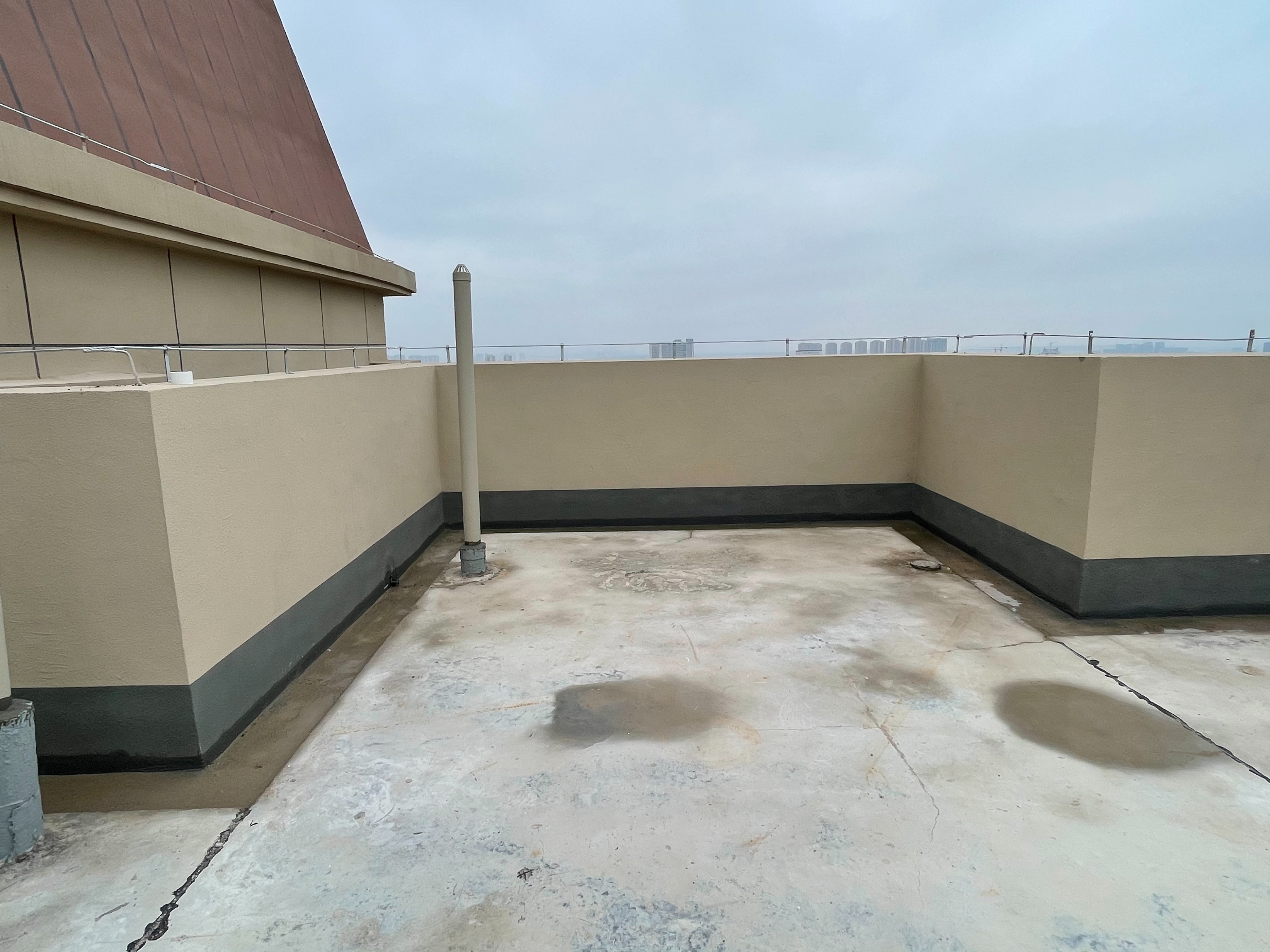 顶层漏水最好的处理方法,顶层房子漏水找物业还是找开发商