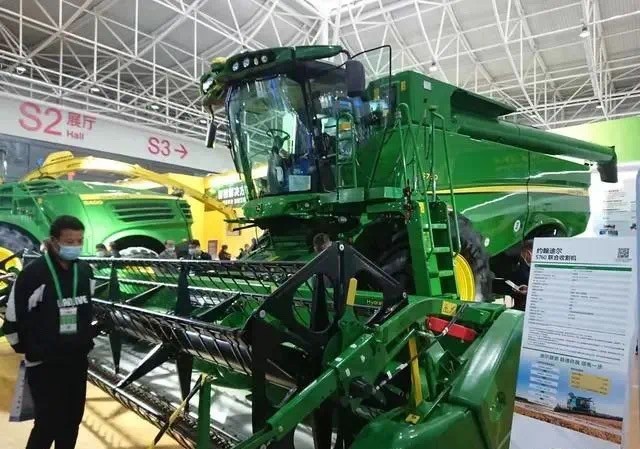 2020年联合收割机多少钱一台,最新款链条联合收割机