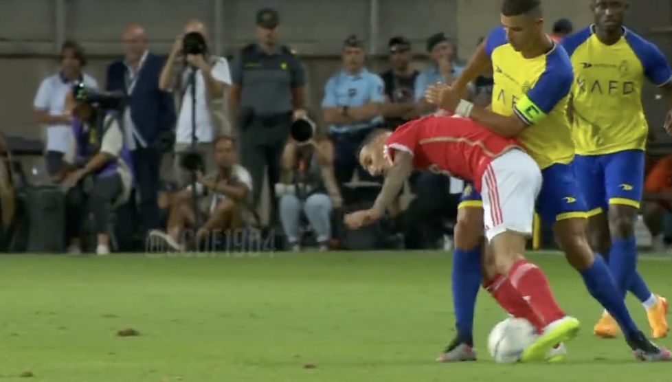 尴尬c罗罕见罚丢点球,c罗恶意犯规迪马利亚