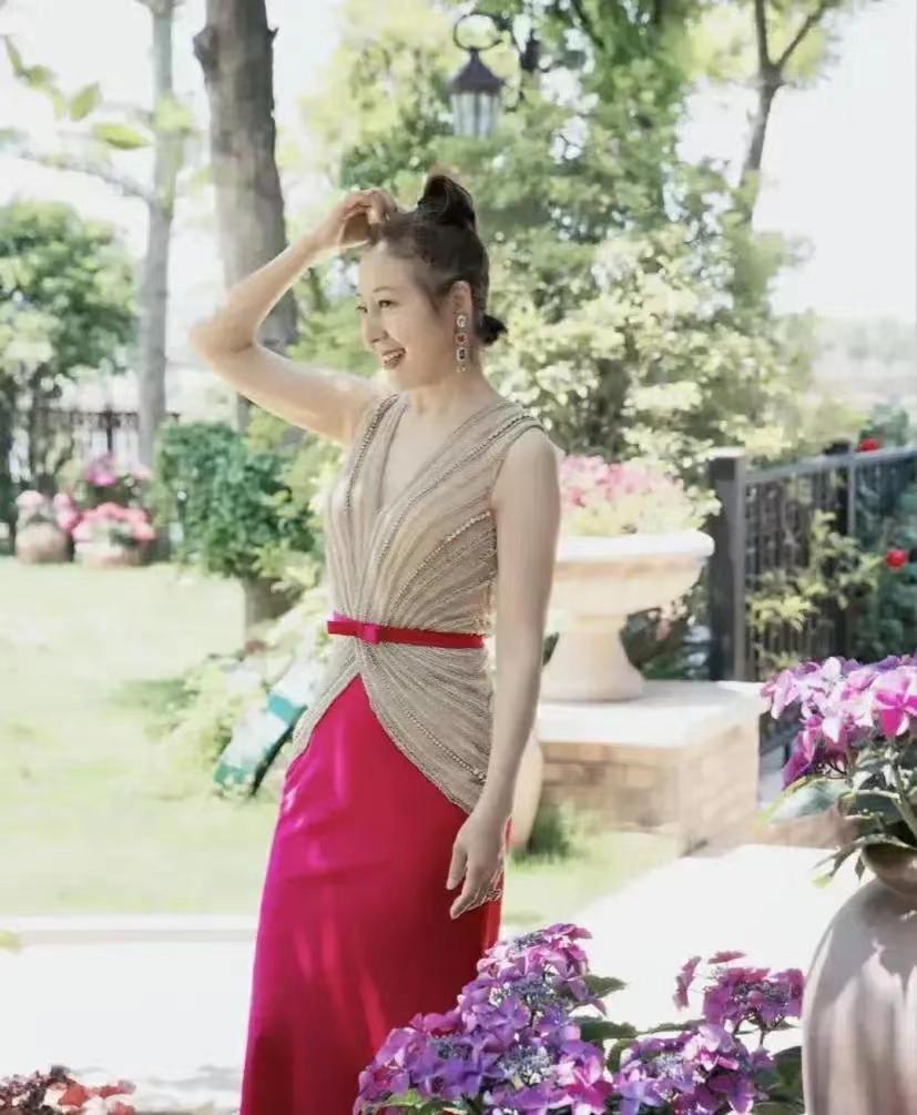 范明在一档节目中暴露自家豪宅,范明演富豪找女儿