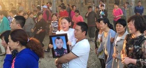 假笑男孩提前祝福视频,假笑男孩命中带苦原图