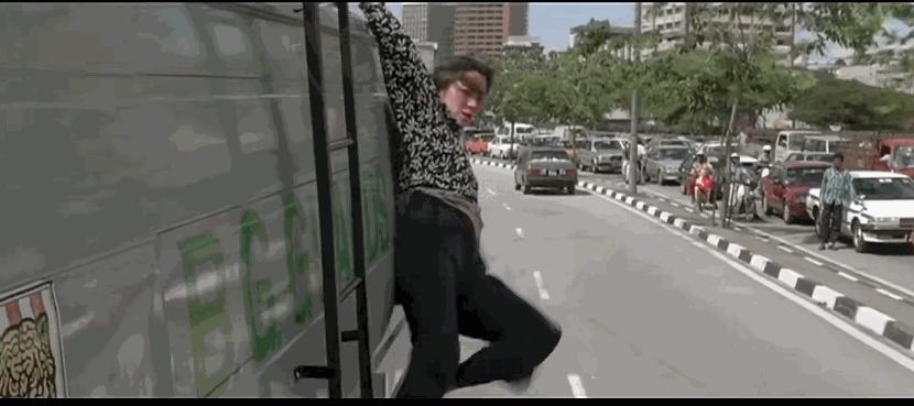 女人被救的剧本早过时了，她60岁还能给你惊喜