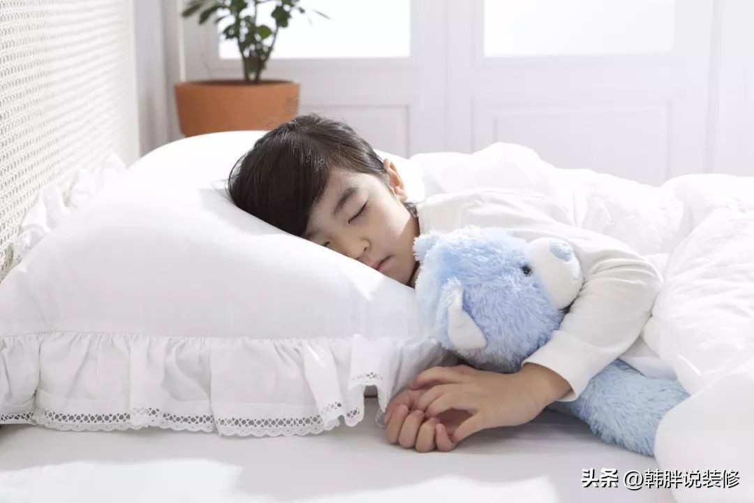 古人说头朝东脚朝西什么说法,古人说的睡觉头不对窗有什么讲法