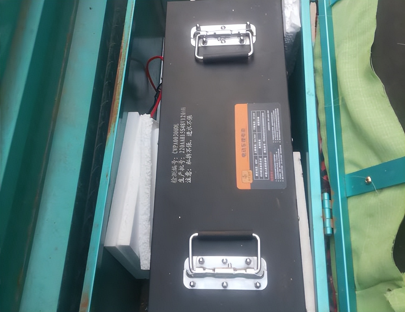 锂电池到底能不能拿出来充电,48伏锂电池饿死怎样激活锂电池