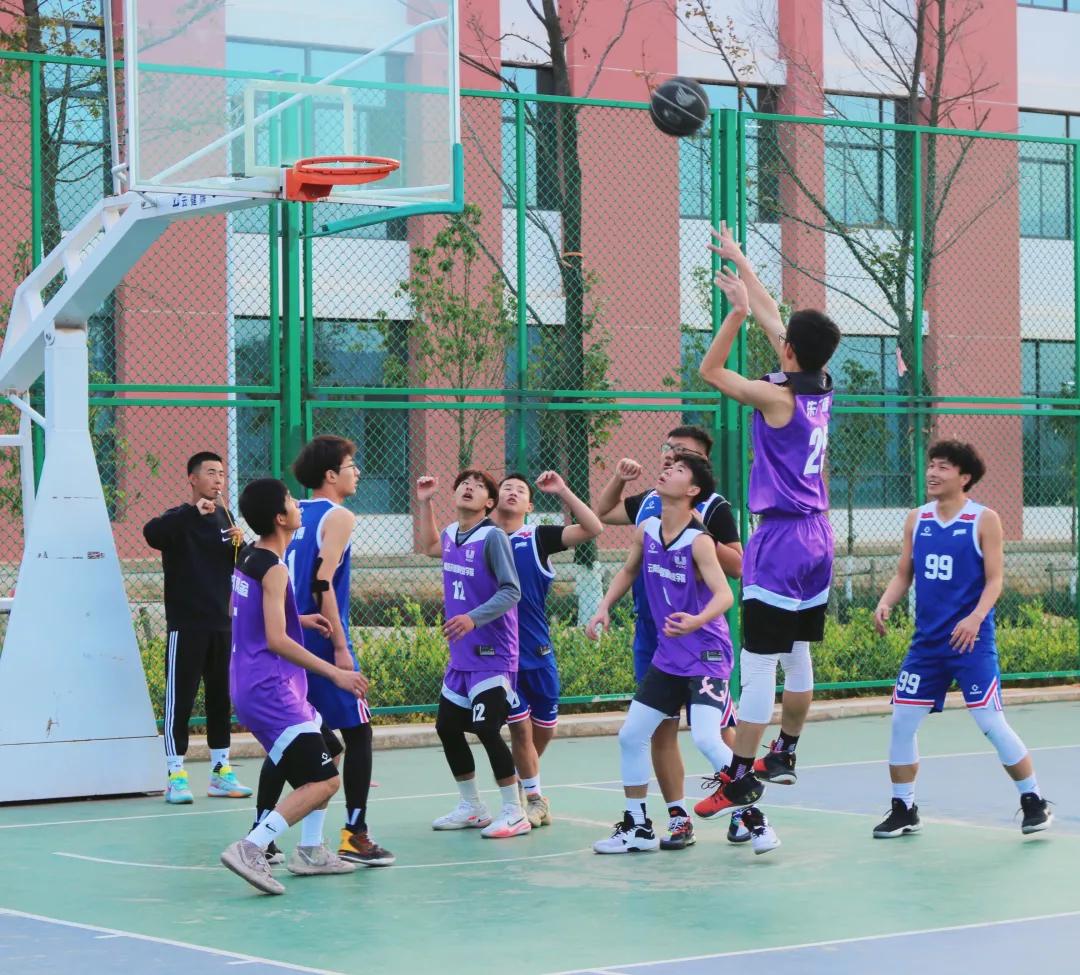 强强相遇巅峰对决,篮球赛的强强对决