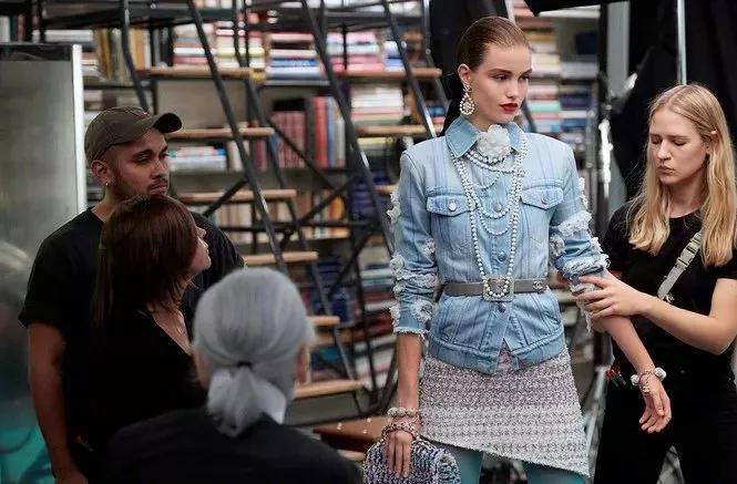 chanel衣服为啥贵,chanel女装贵吗