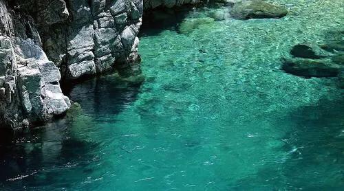 为什么硬的东西容易碎,越轻的东西越容易摔碎吗