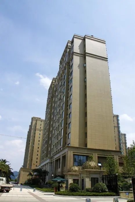 衣服掉色怎么办只需在水里加点它,衣服染上蓝色小妙招