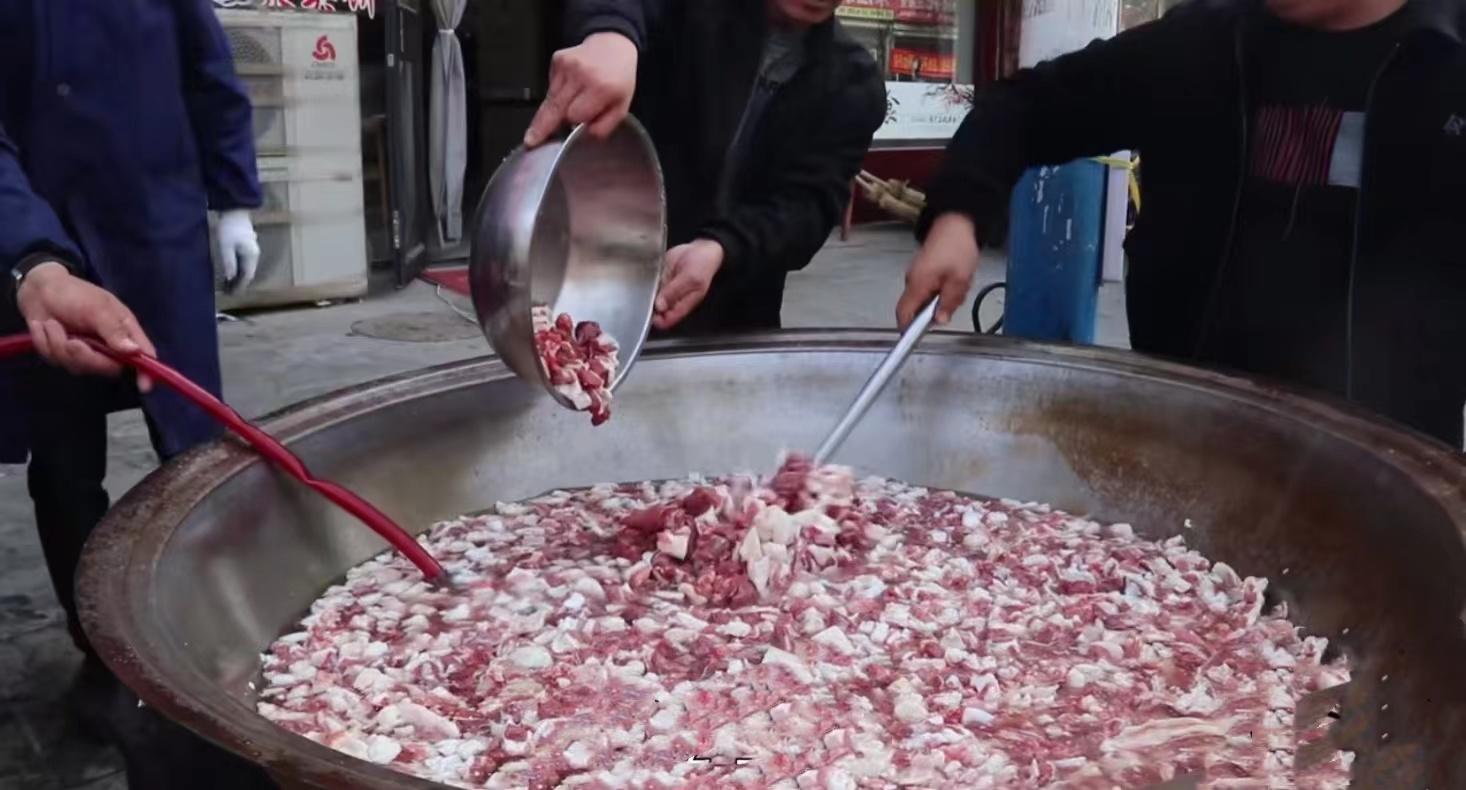 陕北结婚流水席连吃三天,陕北农村吃席杀羊