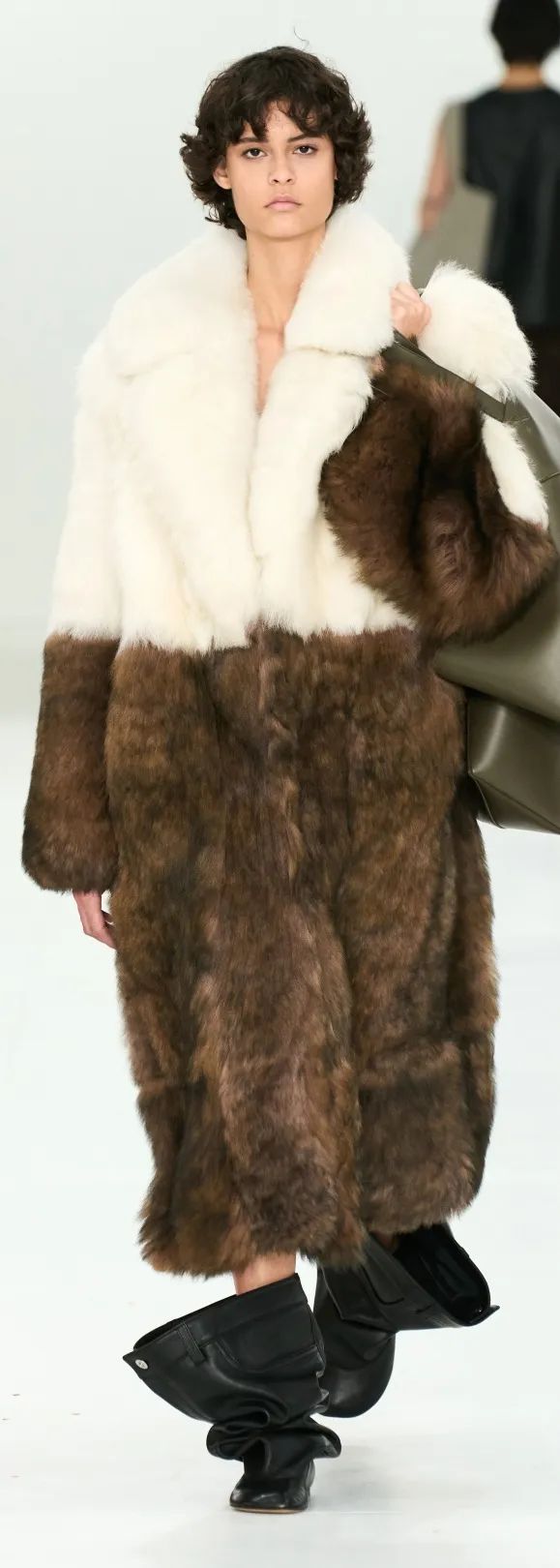 2023-2024秋冬流行趋势款式,2023秋冬流行趋势款式颜色