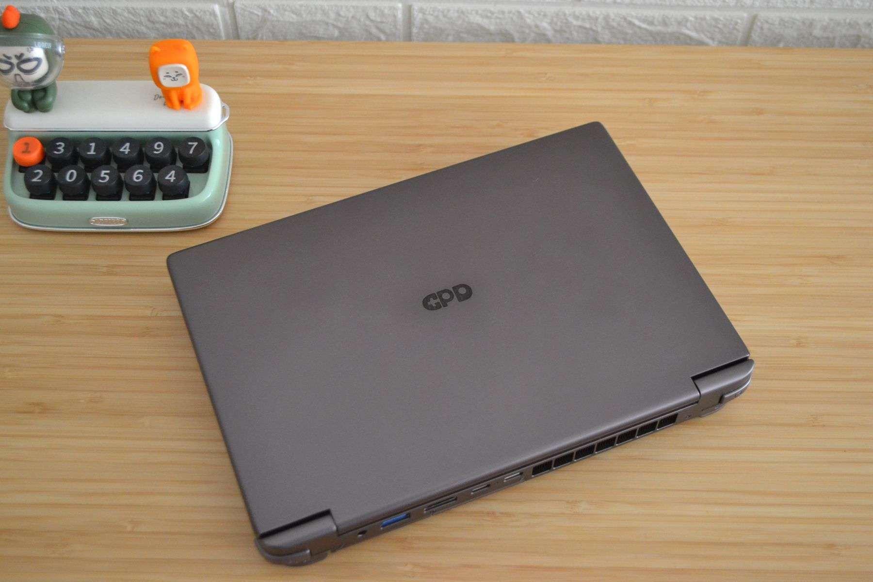 没有独显也能玩3A大作！AMD6800u加持的GPDWINMax2掌机到底有多强